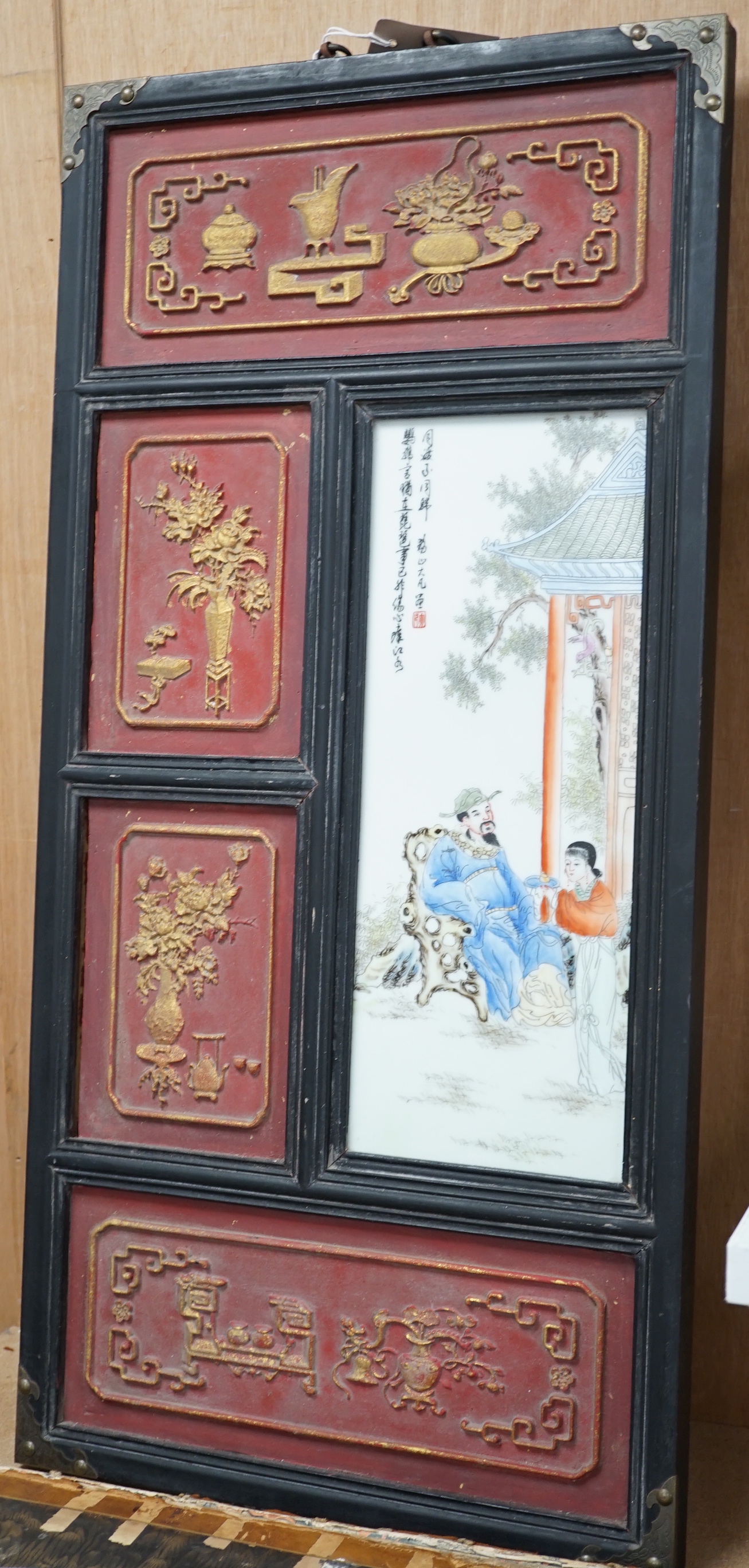A 20th century Chinese screen with an inset porcelain plaque, 81x39cm